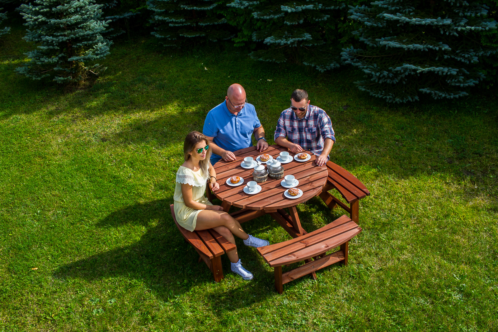 Round Picnic Table Jork brown